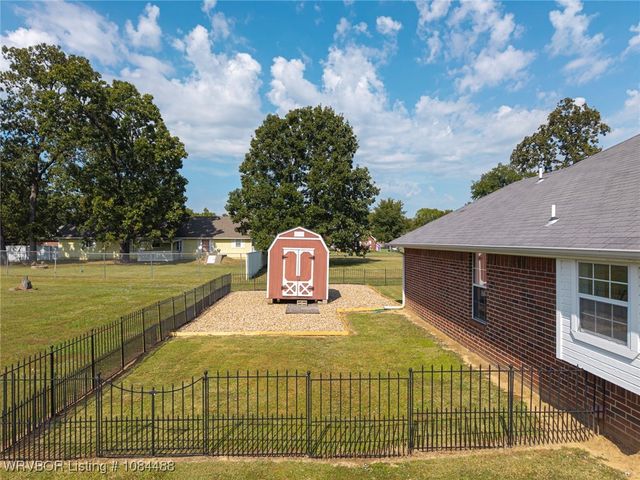 104 Commanche Loop, Roland, OK 74954