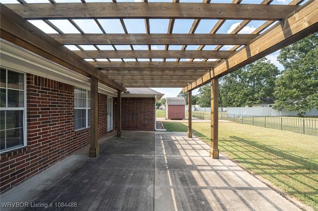 104 Commanche Loop, Roland, OK 74954