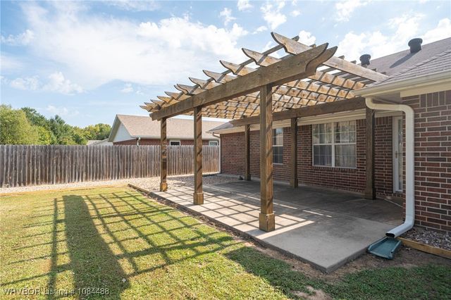 104 Commanche Loop, Roland, OK 74954