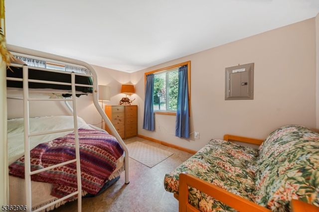 40 E Shore Dr, Hampton Twp., NJ 07860