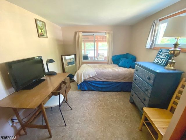 40 E Shore Dr, Hampton Twp., NJ 07860