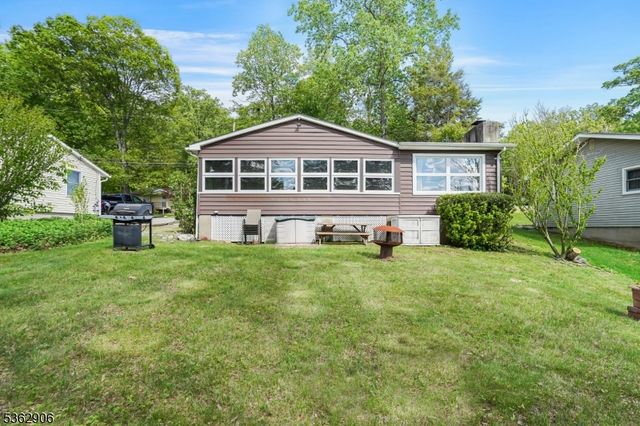 40 E Shore Dr, Hampton Twp., NJ 07860