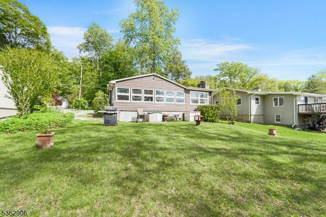 40 E Shore Dr, Hampton Twp., NJ 07860