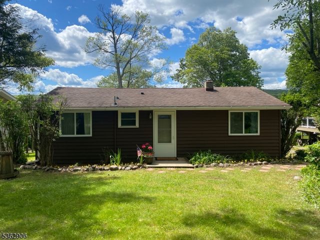 40 E Shore Dr, Hampton Twp., NJ 07860