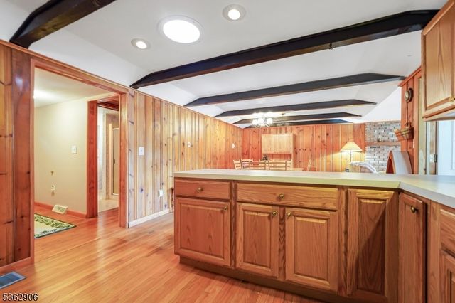 40 E Shore Dr, Hampton Twp., NJ 07860