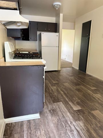 21953 Coolidge Highway, Oak Park, MI 48237