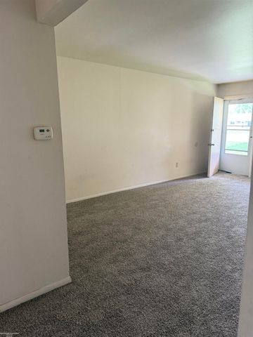 21953 Coolidge Highway, Oak Park, MI 48237