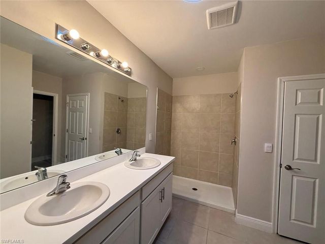 635 NE 6th PL, Cape Coral, FL 33909