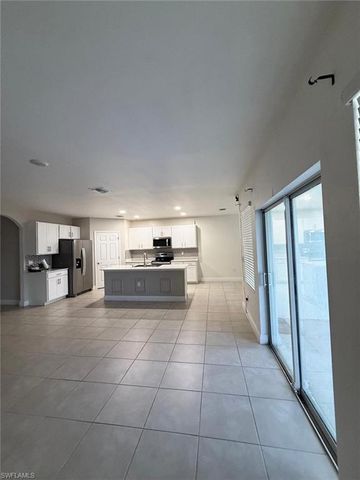 635 NE 6th PL, Cape Coral, FL 33909
