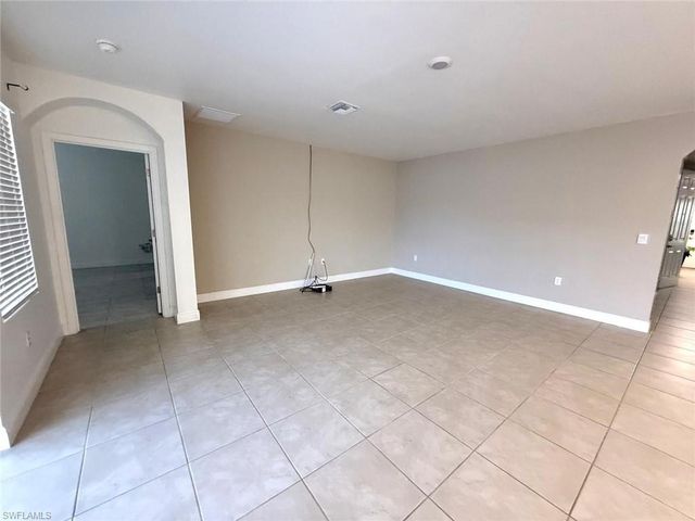 635 NE 6th PL, Cape Coral, FL 33909