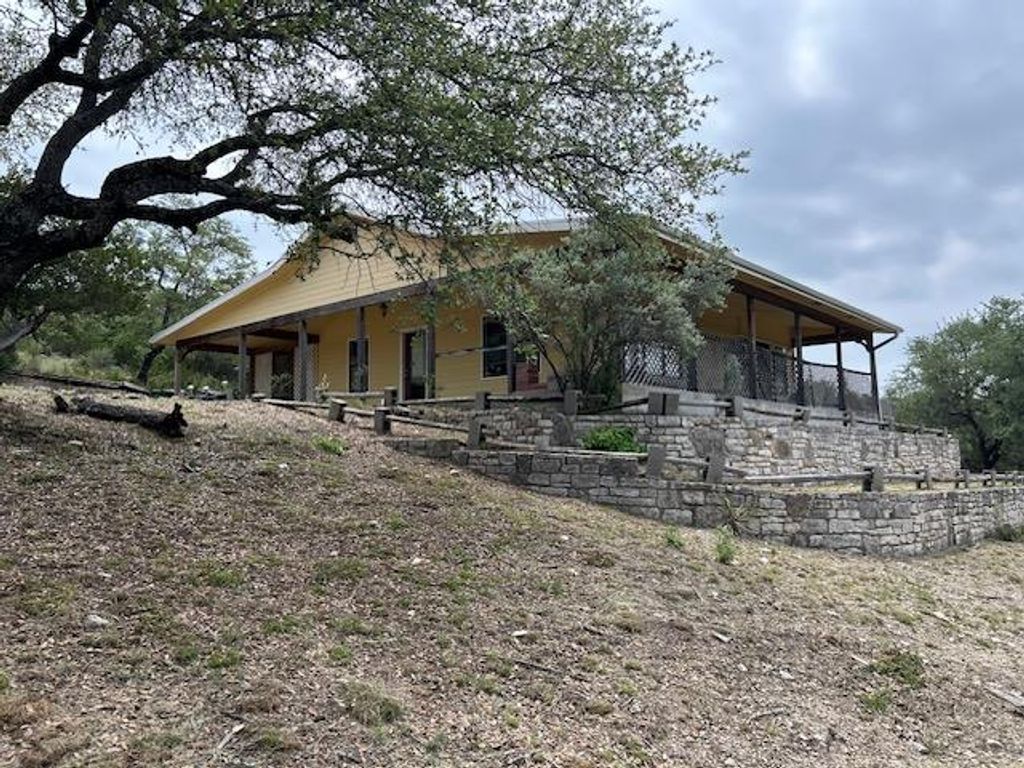 21511 Perry CV, Lago Vista, TX 78645