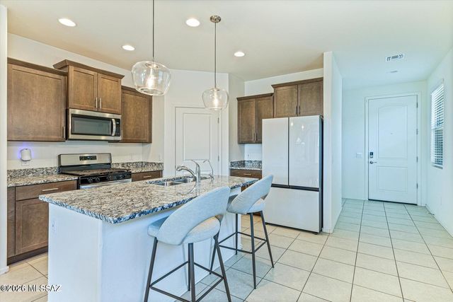 11296 S Weismann Drive, Vail, AZ 85641
