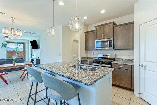11296 S Weismann Drive, Vail, AZ 85641