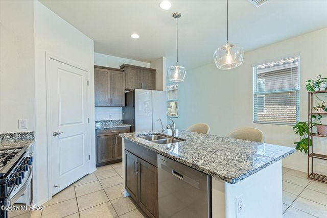 11296 S Weismann Drive, Vail, AZ 85641