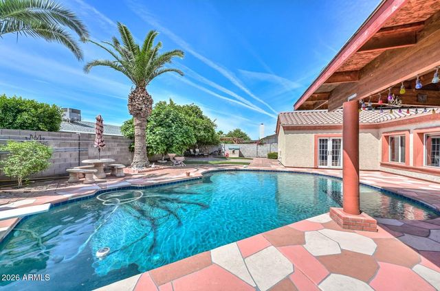 3737 W CROCUS Drive, Phoenix, AZ 85053