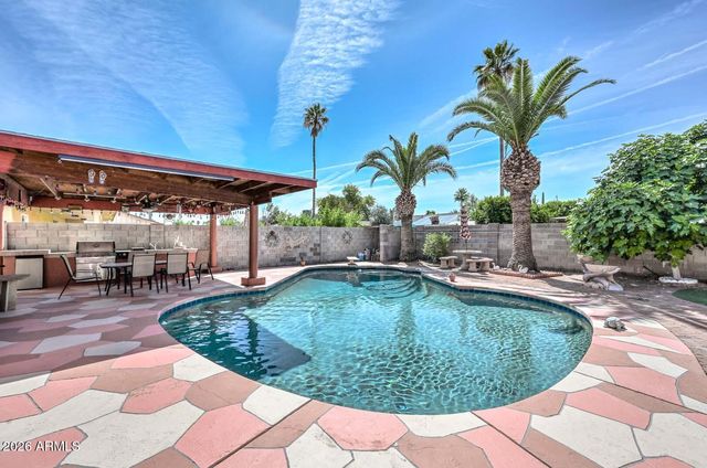 3737 W CROCUS Drive, Phoenix, AZ 85053