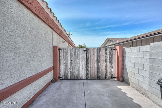 3737 W CROCUS Drive, Phoenix, AZ 85053