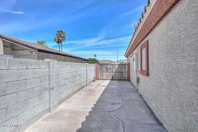 3737 W CROCUS Drive, Phoenix, AZ 85053