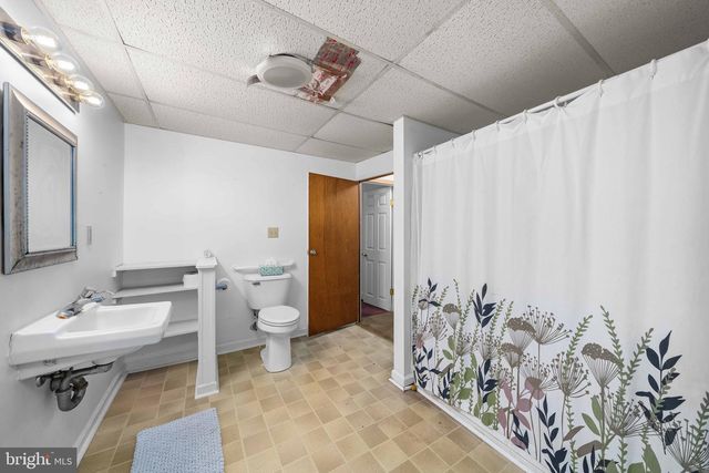 951 BARKSDALE RD, Newark, DE 19711