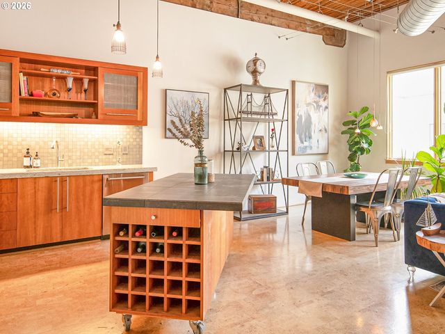 1420 Nw LOVEJOY St 720, Portland, OR 97209