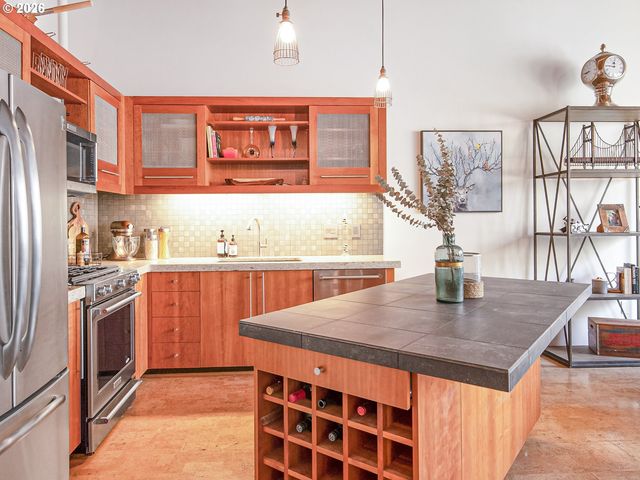 1420 Nw LOVEJOY St 720, Portland, OR 97209