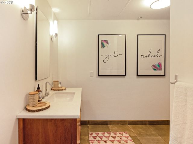 1420 Nw LOVEJOY St 720, Portland, OR 97209