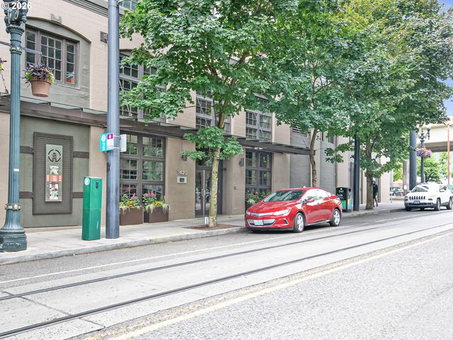 1420 Nw LOVEJOY St 720, Portland, OR 97209