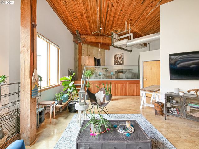 1420 Nw LOVEJOY St 720, Portland, OR 97209