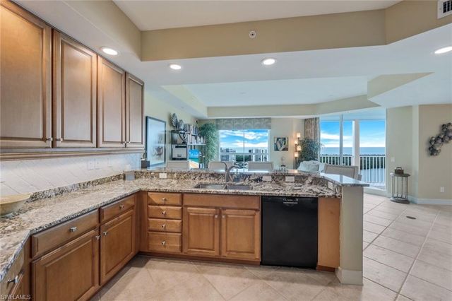 295 Grande WAY # 1202, Naples, FL 34110