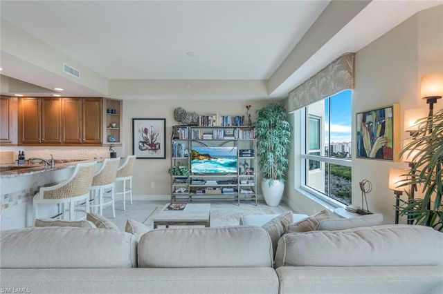 295 Grande WAY # 1202, Naples, FL 34110