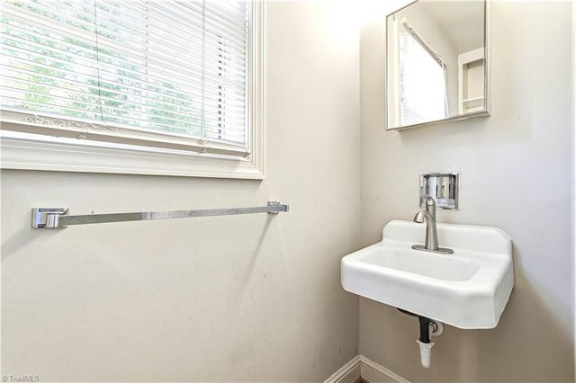 612 Hertford Road, Winston-salem, NC 27104