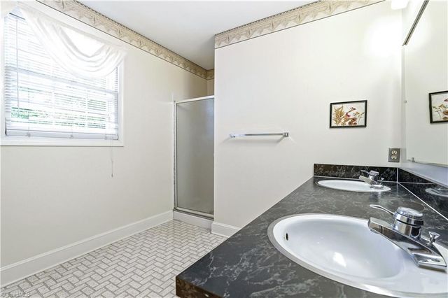 612 Hertford Road, Winston-salem, NC 27104