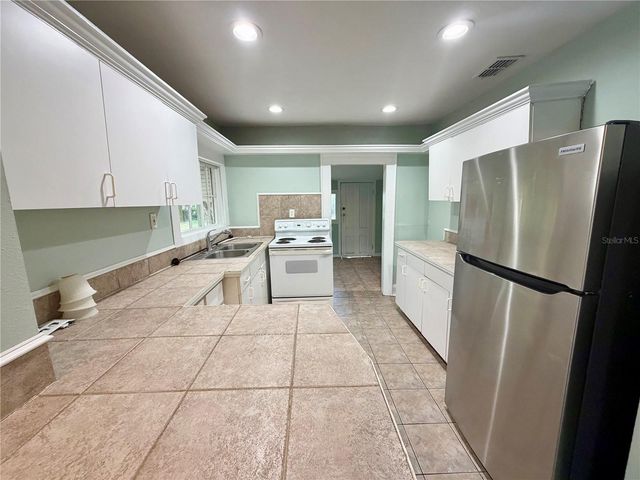 521 YOUNG PLACE, Lakeland, FL 33803