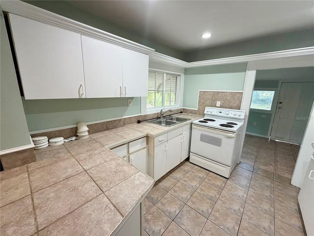 521 YOUNG PLACE, Lakeland, FL 33803