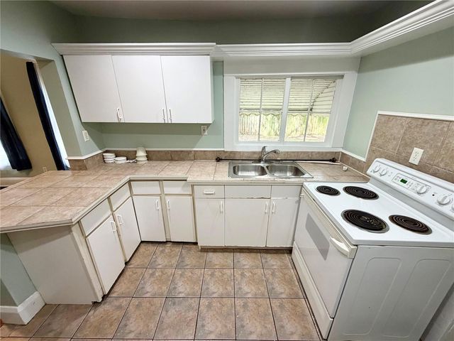 521 YOUNG PLACE, Lakeland, FL 33803
