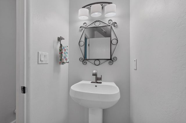15 Johnson Mesa, Santa Fe, NM 87508