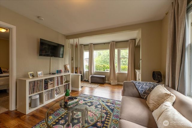 7945 9th Avenue SW, Seattle, WA 98106
