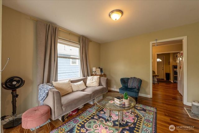 7945 9th Avenue SW, Seattle, WA 98106