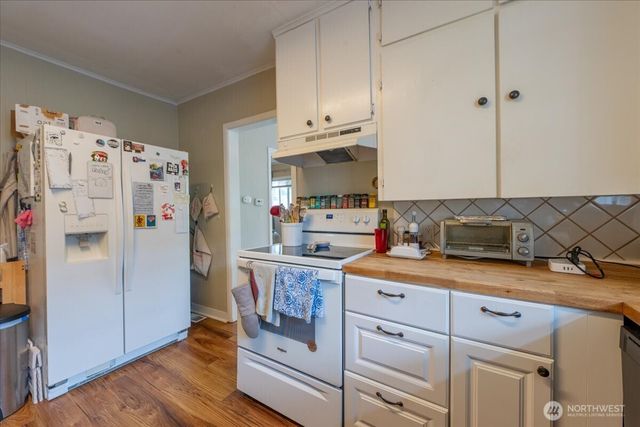 7945 9th Avenue SW, Seattle, WA 98106