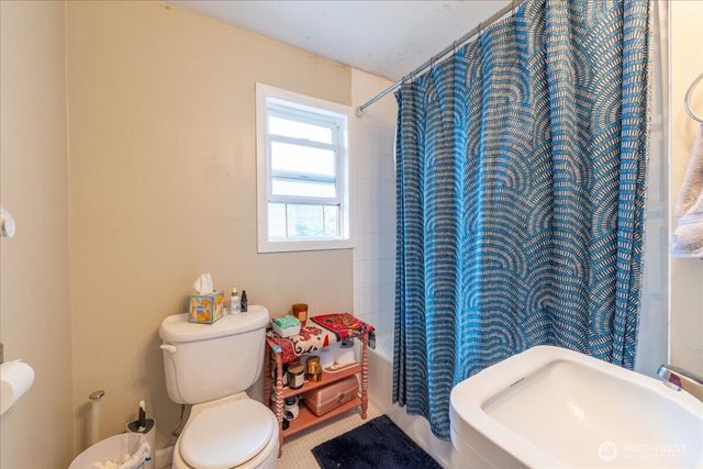 7945 9th Avenue SW, Seattle, WA 98106
