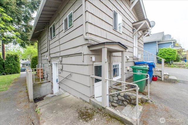 7945 9th Avenue SW, Seattle, WA 98106