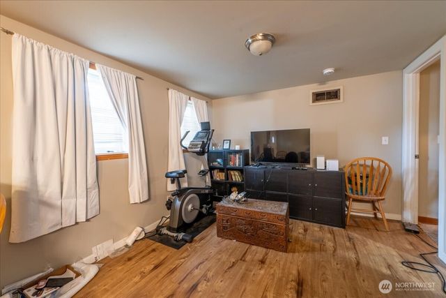 7945 9th Avenue SW, Seattle, WA 98106