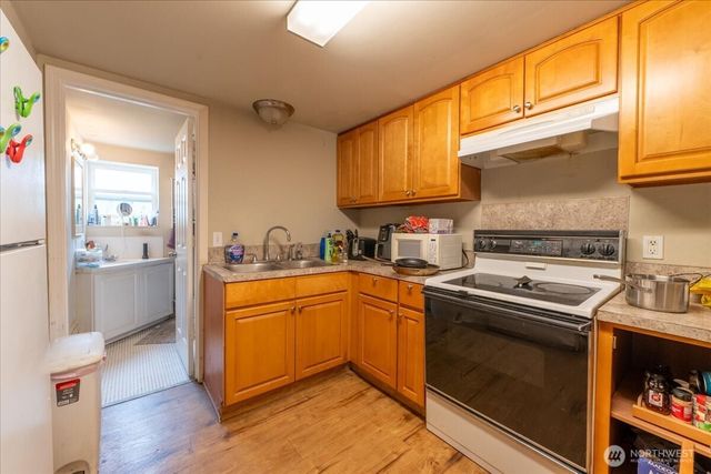7945 9th Avenue SW, Seattle, WA 98106