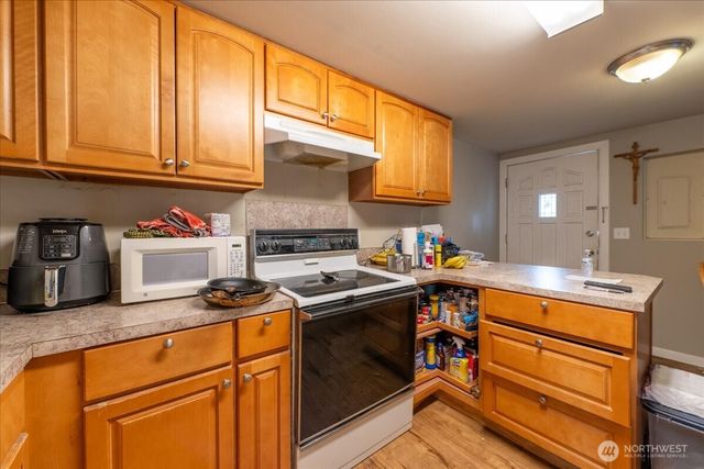 7945 9th Avenue SW, Seattle, WA 98106
