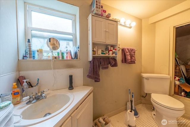 7945 9th Avenue SW, Seattle, WA 98106