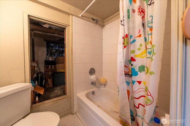 7945 9th Avenue SW, Seattle, WA 98106