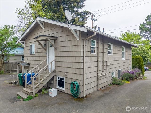 7945 9th Avenue SW, Seattle, WA 98106