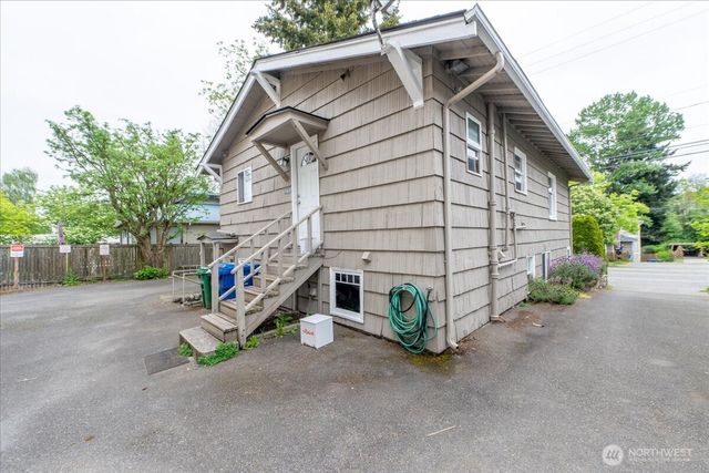 7945 9th Avenue SW, Seattle, WA 98106