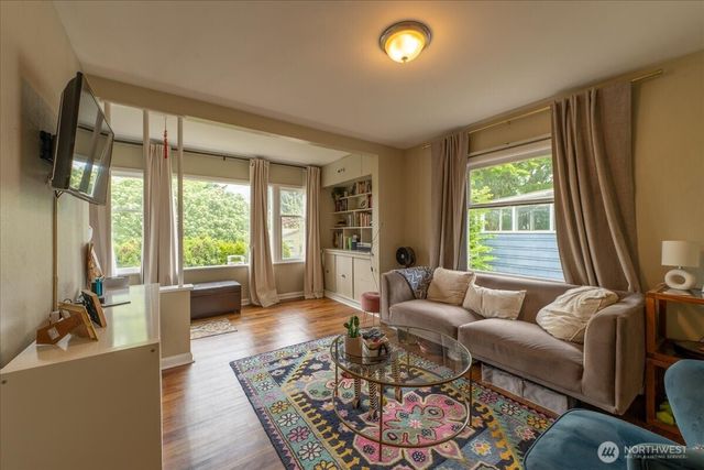 7945 9th Avenue SW, Seattle, WA 98106