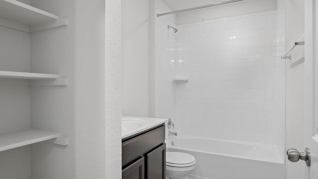 124 McNamara CT, Jarrell, TX 76537